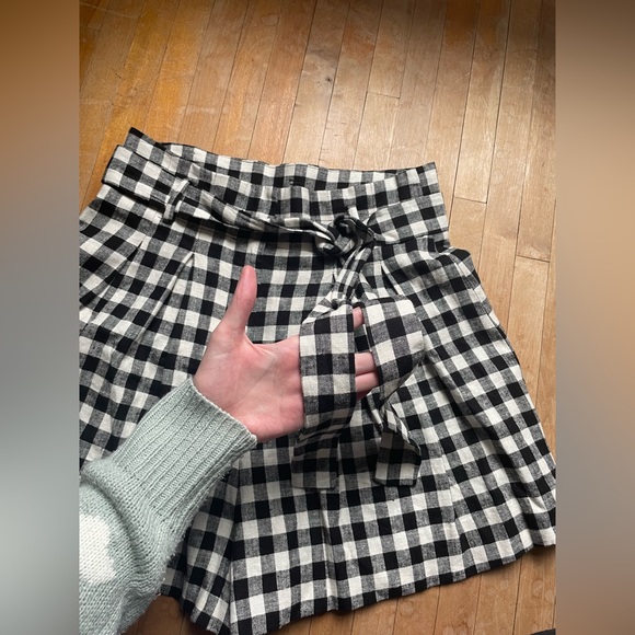 NWOT black & white Zara shorts - Picture 3 of 6